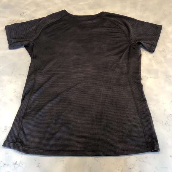 Saucony Short Sleeve Crew Neck Stripped Activewear Top in Grey + Orange Size M - Picture 4 of 7